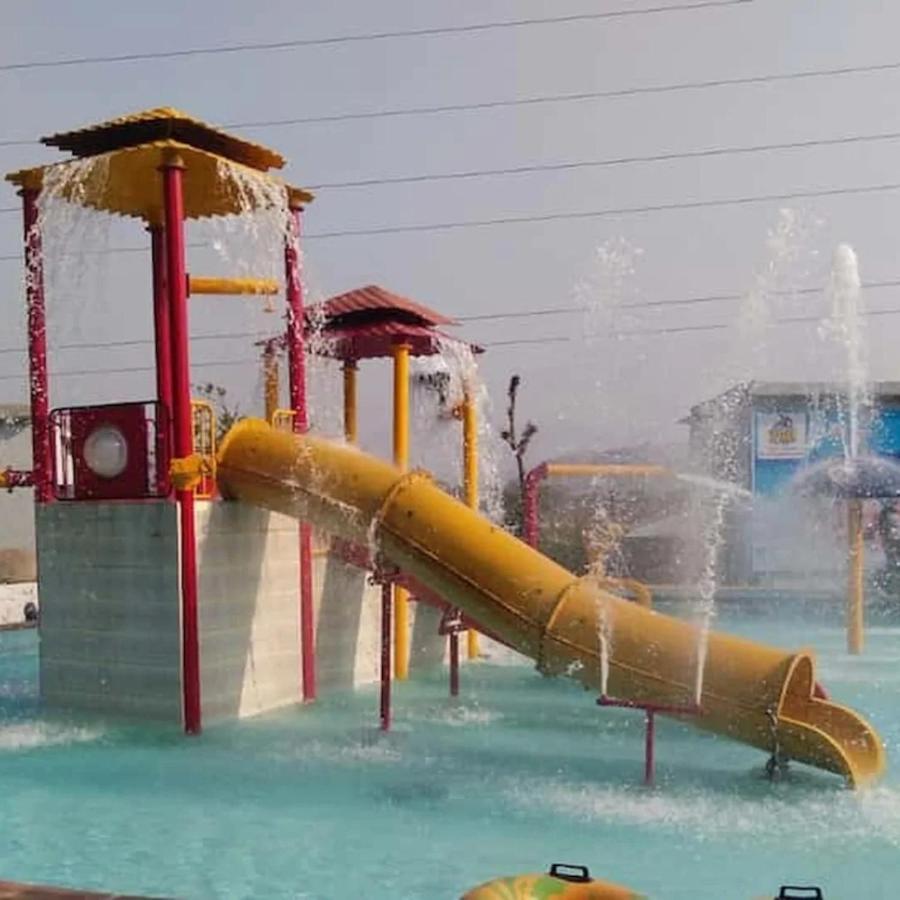Готель Complimentary Water Park Ігатпурі Екстер'єр фото